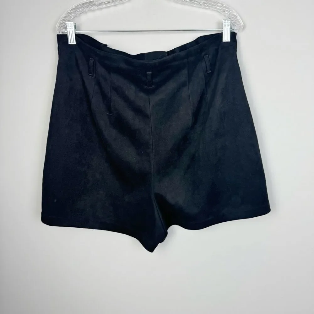 EXPRESS | Black Faux Suede Midi Extreme High Rise Shorts Women’s Size 16